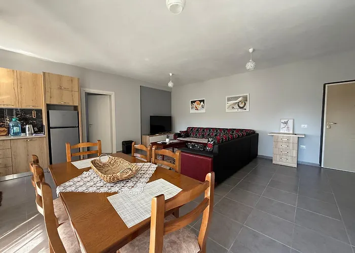 Lori's Seaside Modern Appartement